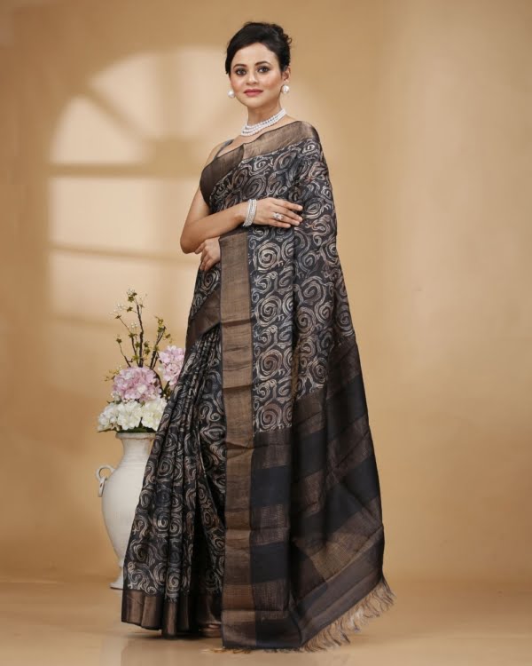 abstract-design-with-off-white-and-black-saree